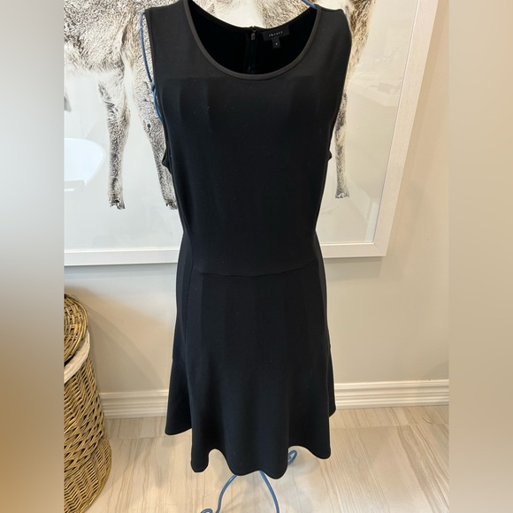 Theory NKAY classical dress.  Size 4 - Picture 3 of 6
